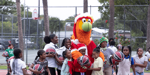 Miami Heat gives back during the holidays